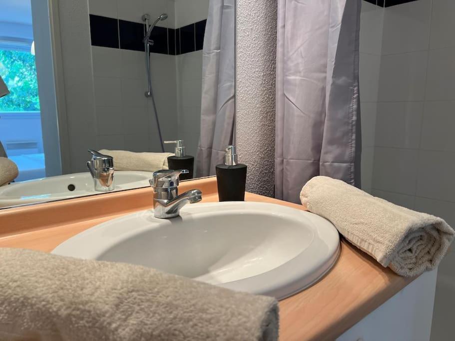 T2 Calme Et Paisible Parking Apartamento